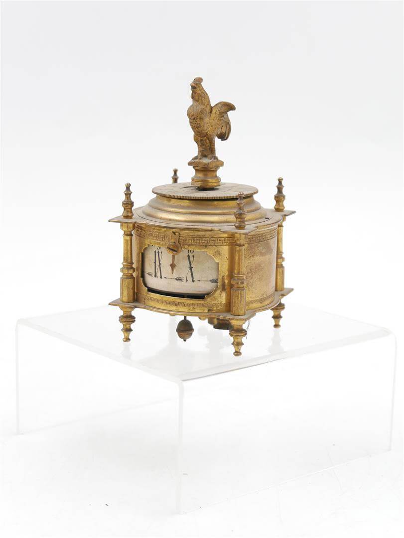 FRANCE - Fin du XIXe siècle Pendulette réveil de table de marine en laiton doré à figure de coq